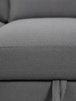 Gros plan sur le tissu gris texturé du sofa-lit sectionnel Olympe de TOCO Meubles avec sangle de tirage visible