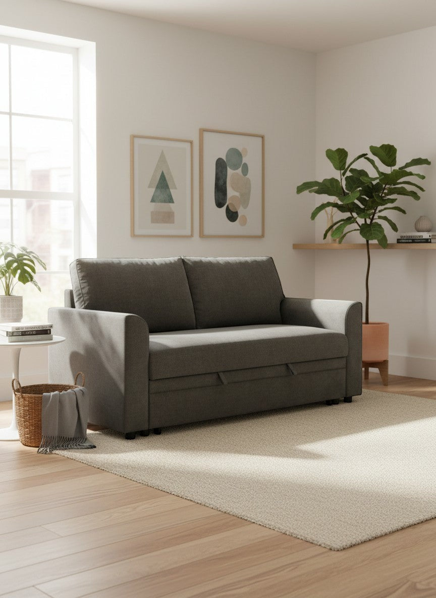 Sofa-lit Nico gris de TOCO Meubles dans un salon moderne et lumineux avec tapis beige et plante verte.