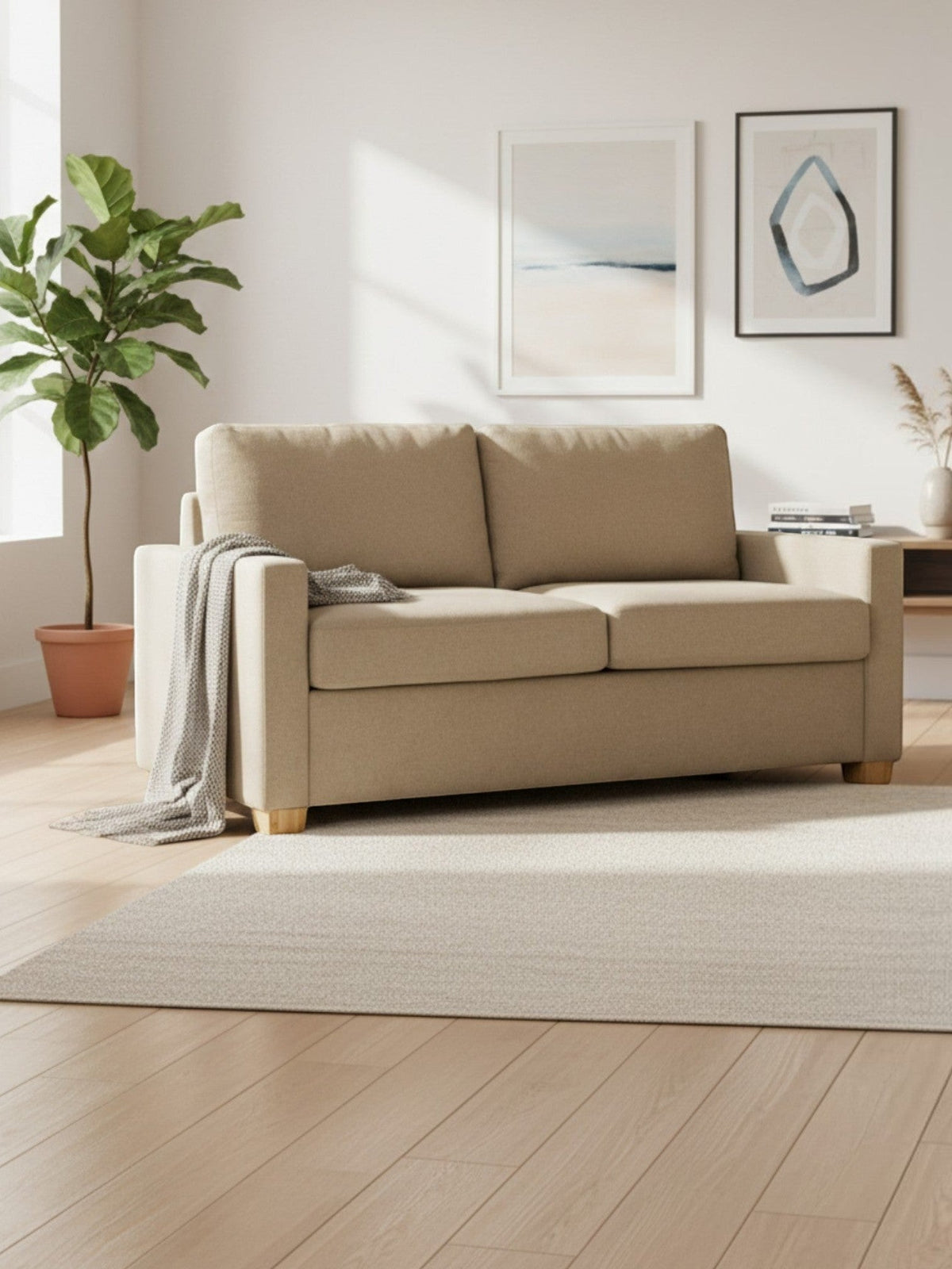 Sofa-lit sectionnel beige TOCO Meubles au design moderne avec pieds en bois clair dans un salon lumineux