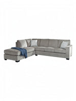 TOCO Meubles Sofa-lit sectionnel Marcel gris en tissu avec coussins décoratifs et jeté bleu.
