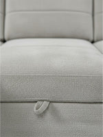 Gros plan sur le tissu texturé gris clair du sofa-lit sectionnel Montel de TOCO Meubles avec languette de tirage