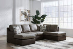 TOCO Meubles Sofa-lit Zuri sectionnel en cuir brun foncé avec coussins décoratifs géométriques.