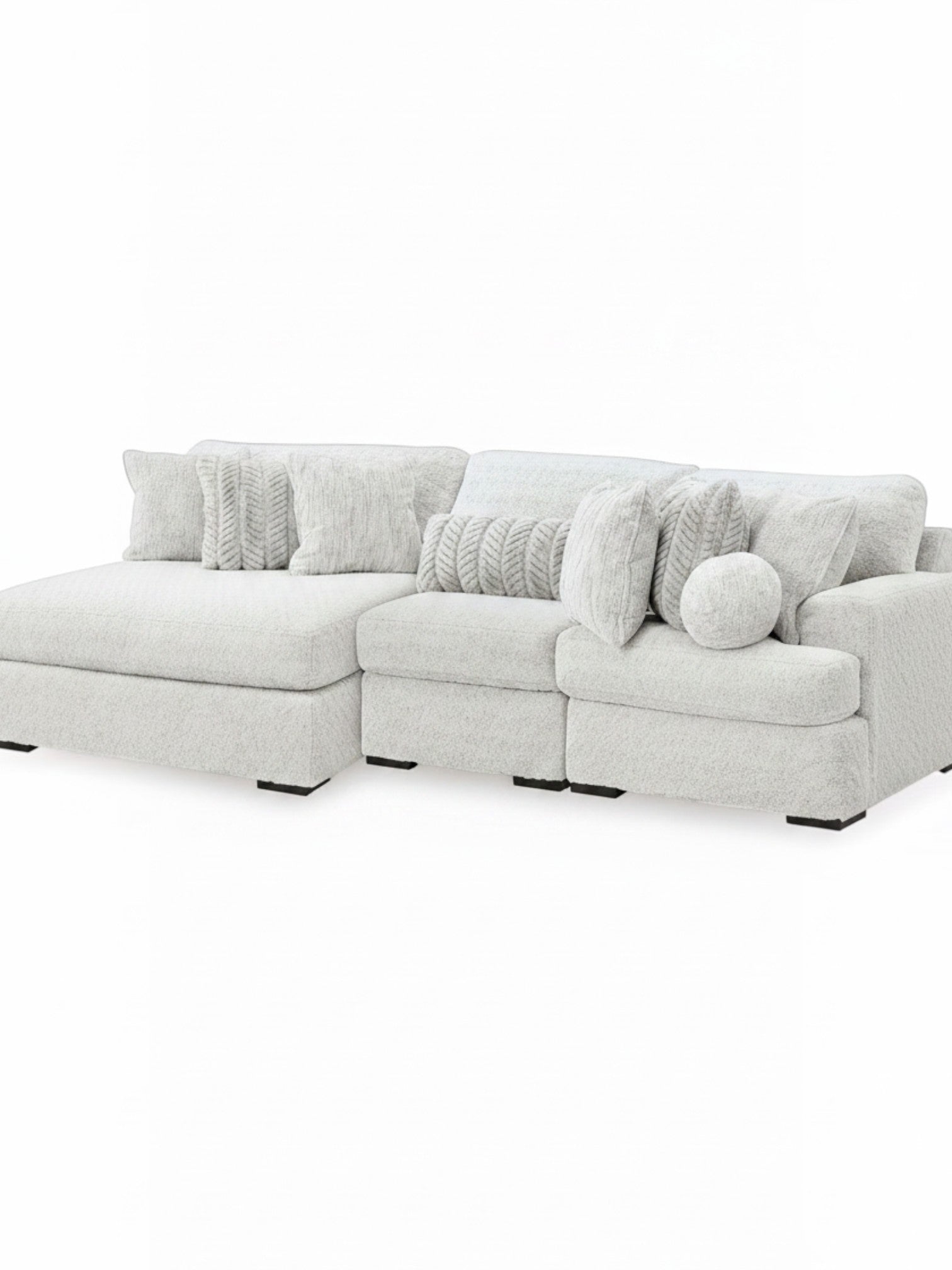 Sofa modulaire Nuage de TOCO Meubles, sectionnel blanc moelleux avec chaise longue et coussins décoratifs texturés.