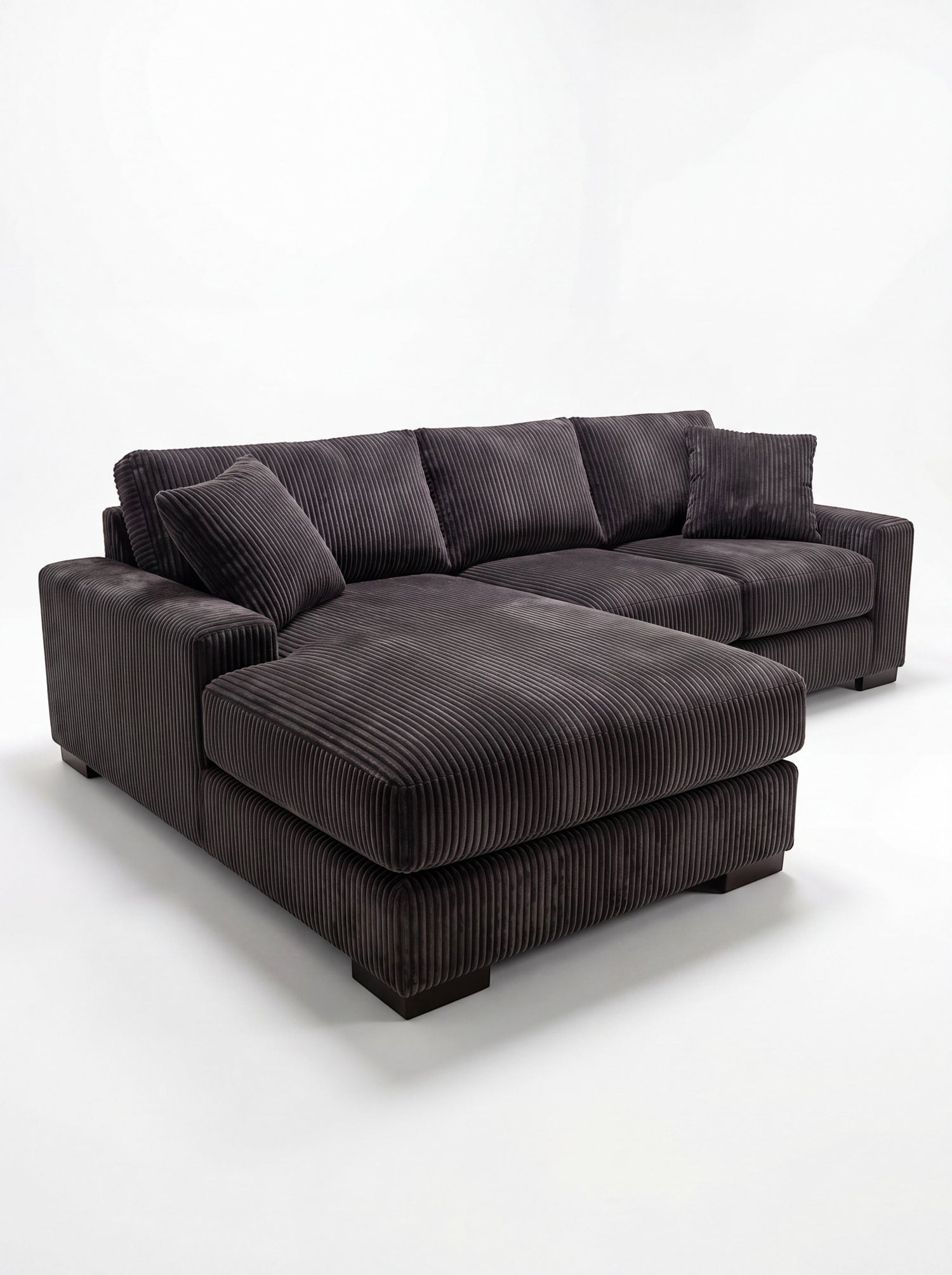Sofa sectionnel Alpaga TOCO Meubles en velours côtelé gris foncé avec méridienne et coussins décoratifs