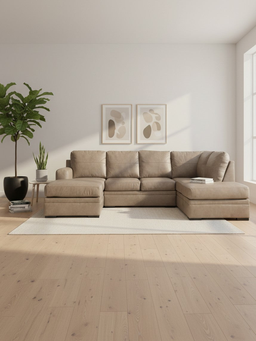 Sofa sectionnel beige TOCO Meubles en cuir avec méridienne dans un salon moderne et lumineux