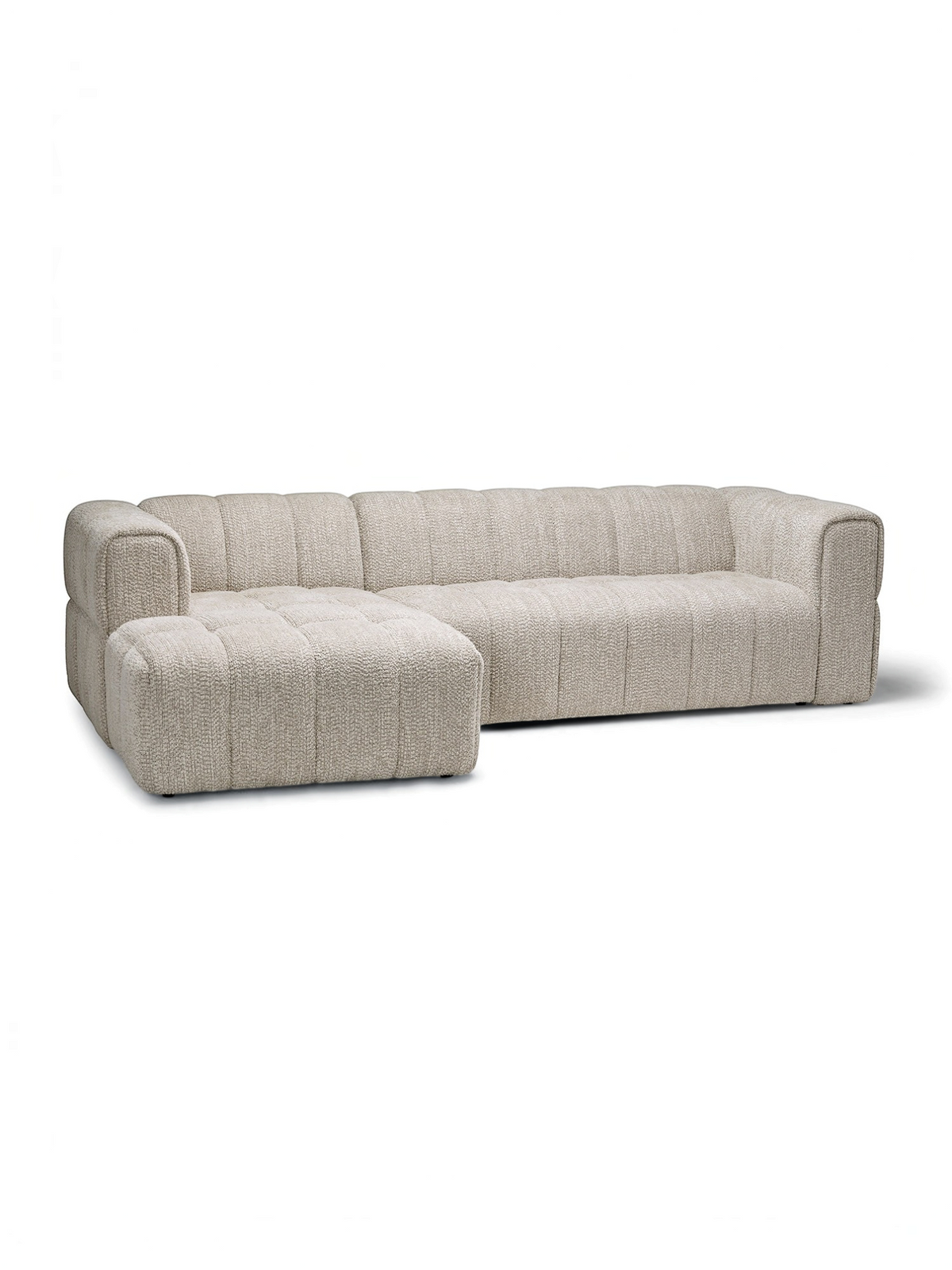 Sofa sectionnel modulaire Caleb de TOCO Meubles au design contemporain beige avec texture capitonnée et lignes épurées