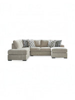 Sofa sectionnel Kael beige de TOCO Meubles avec coussins décoratifs à motifs géométriques sur fond blanc