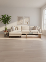 Sofa sectionnel Calvi de TOCO Meubles en tissu chenille beige avec coussins décoratifs dans un salon lumineux.