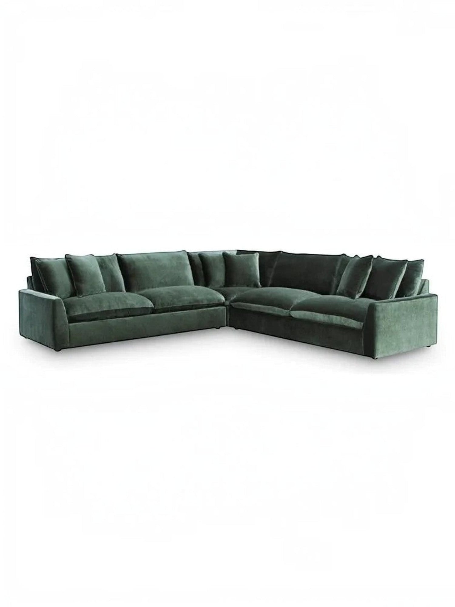 Sofa sectionnel Elliott vert forêt en velours de TOCO Meubles, avec coussins moelleux et accoudoirs bas.
