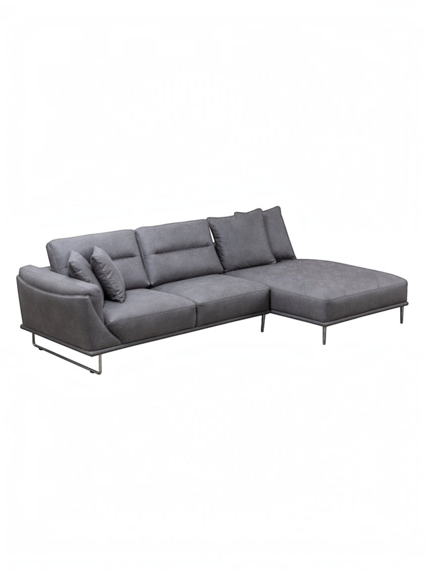 Sofa sectionnel gris TOCO Meubles Louka avec méridienne à droite et quatre coussins décoratifs