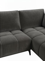 Sofa sectionnel Mathias gris en velours avec coutures capitonnées par TOCO Meubles