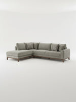 Sofa sectionnel Calvi gris par TOCO Meubles avec méridienne et pieds en bois foncé