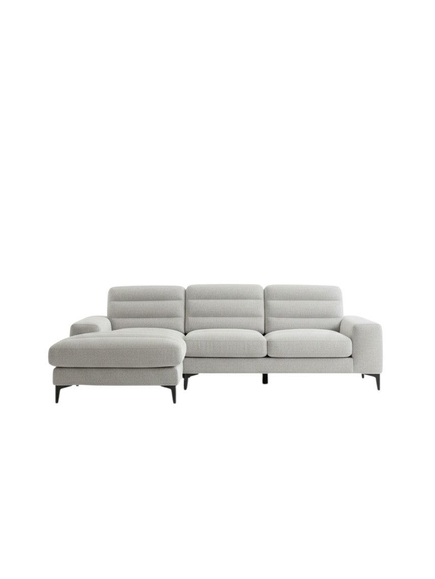 Sofa sectionnel Suki gris clair par TOCO Meubles avec méridienne et pieds en métal noir