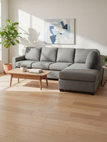 Sofa sectionnel gris TOCO Meubles avec méridienne dans un salon lumineux au style moderne et épuré