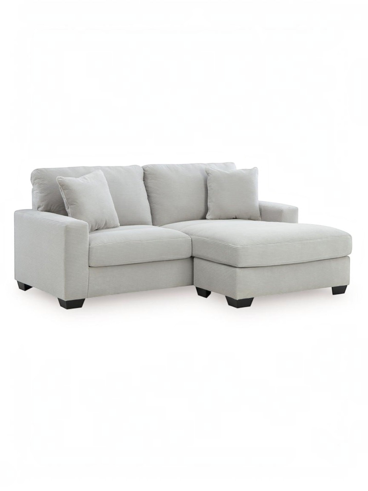 Sofa sectionnel Aldo de TOCO Meubles en tissu texturé gris clair avec méridienne et coussins décoratifs