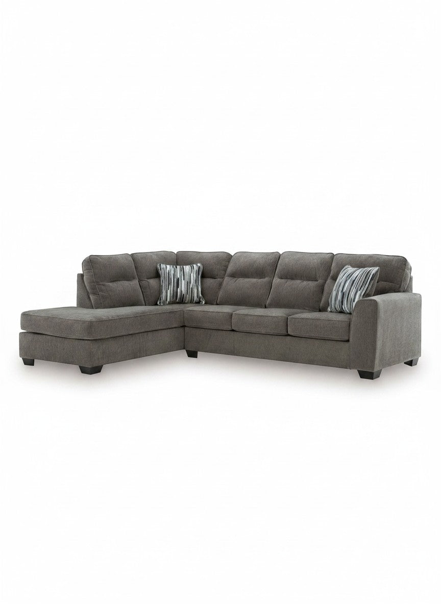 Sofa sectionnel Brutus gris de TOCO Meubles avec méridienne, coussins texturés et design moderne et confortable.