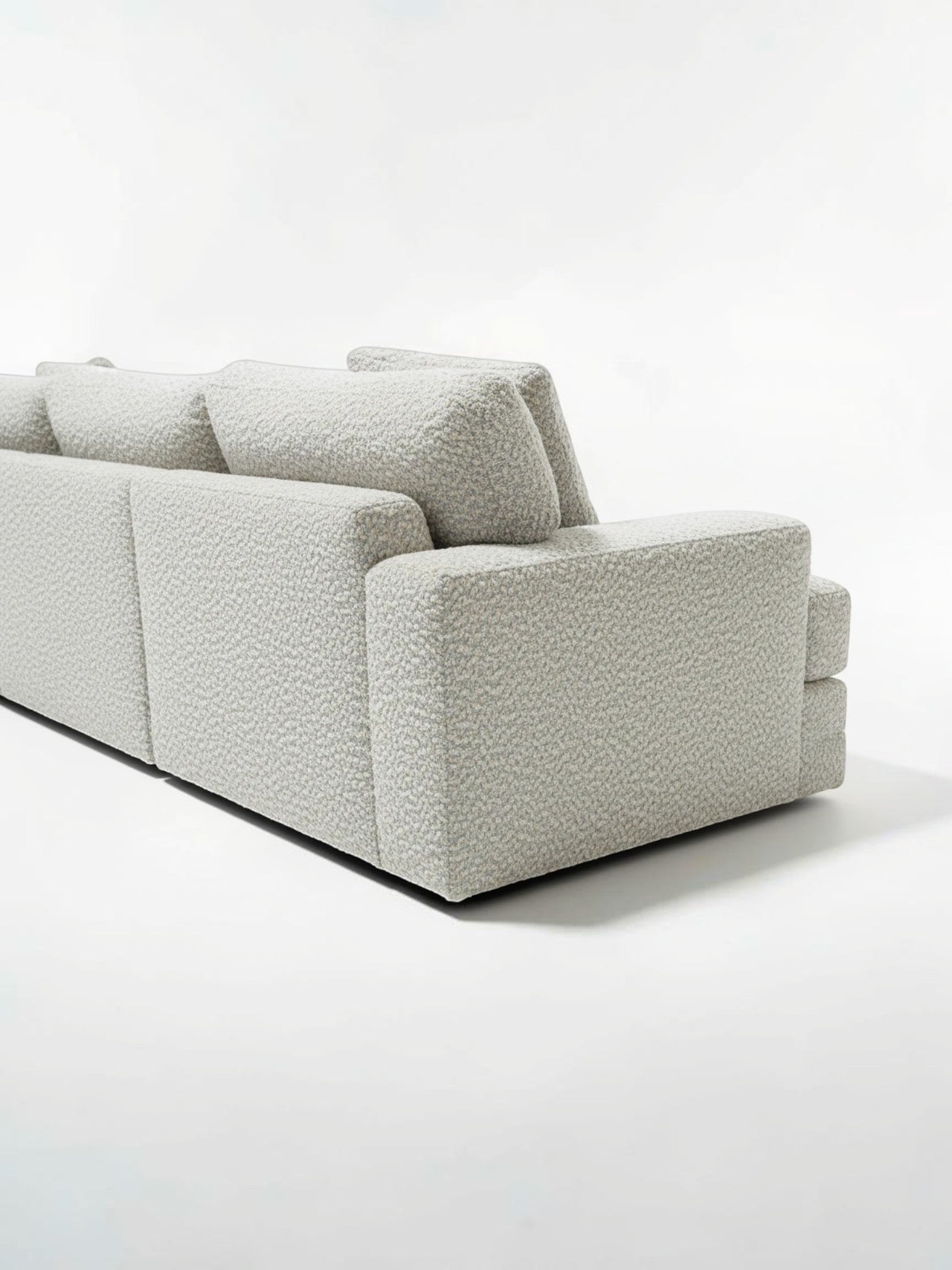 Sofa sectionnel personnalisable Melissa de TOCO Meubles en tissu bouclé gris clair texturé au design moderne