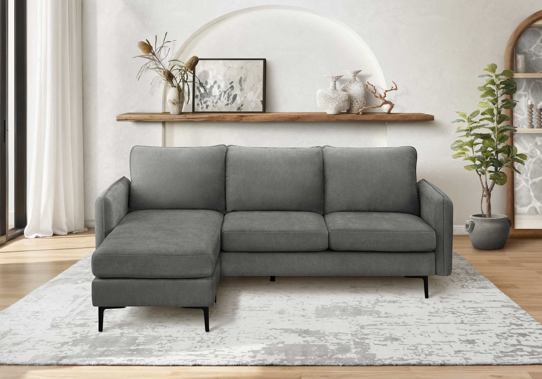 Sofa sectionnel Neo gris de TOCO Meubles, tissu texturé, pieds noirs, design moderne et confortable.