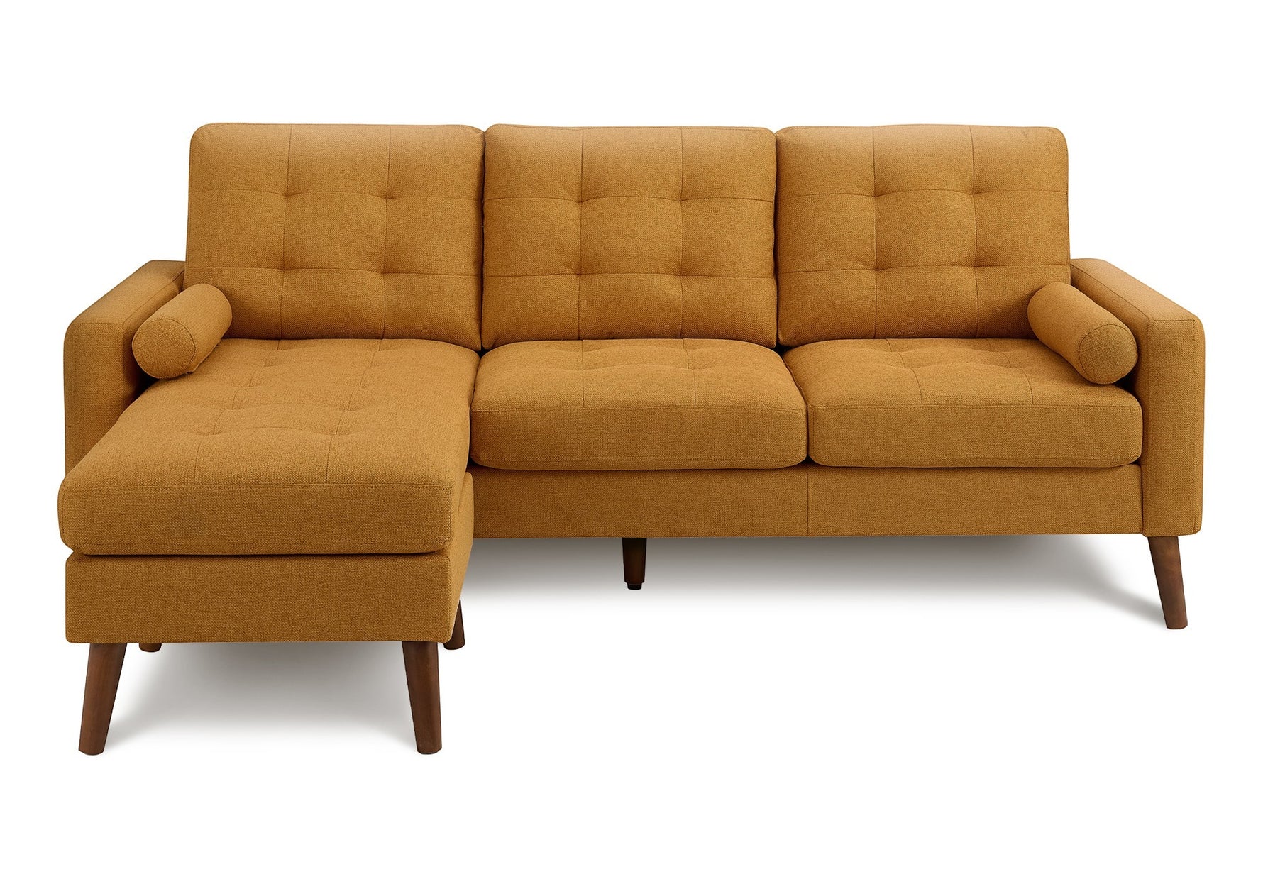Sofa sectionnel Nyla jaune moutarde de TOCO Meubles avec coussins capitonnés et accoudoirs cylindriques.
