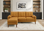 TOCO Meubles Sofa sectionnel Nyla moutarde avec capitonnage, accoudoir rond et méridienne.
