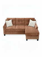 Sofa sectionnel réversible Amita de TOCO Meubles en tissu couleur argile avec deux coussins décoratifs à motifs