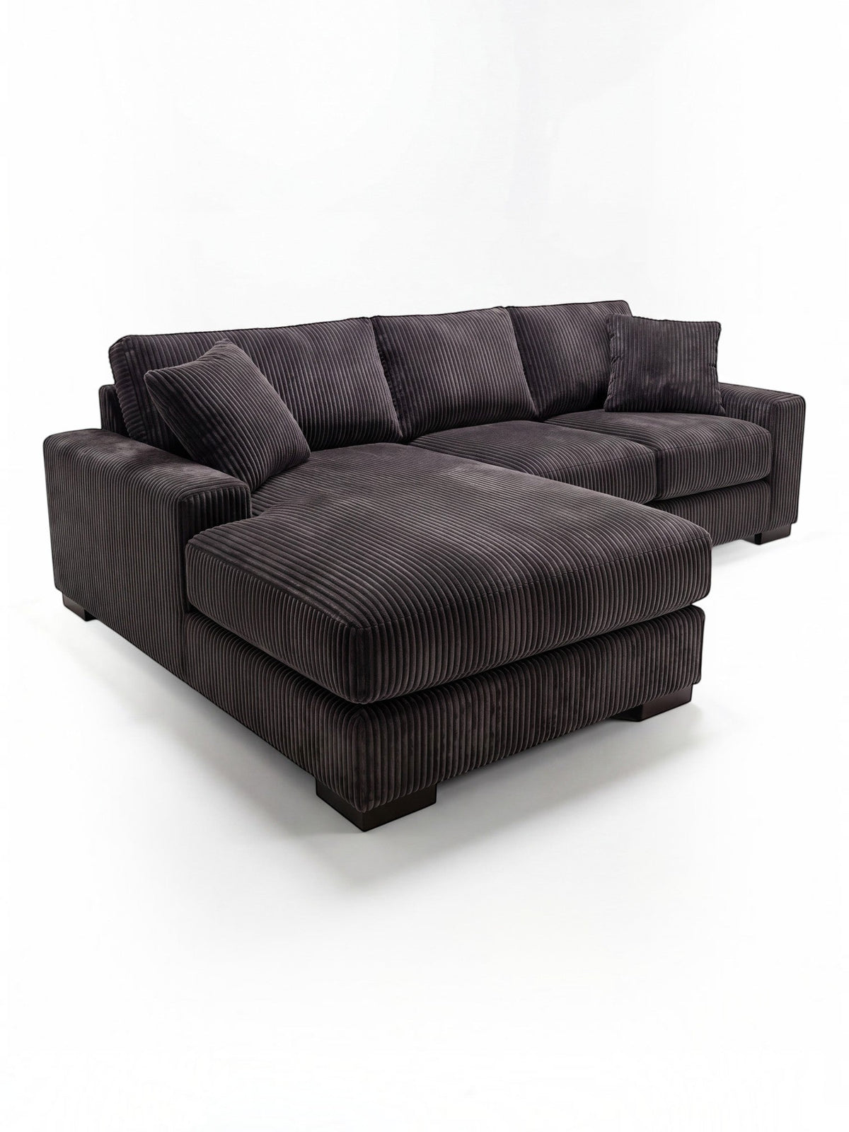 Sofa sectionnel TOCO Meubles Alpaga en velours côtelé gris foncé avec méridienne et coussins décoratifs