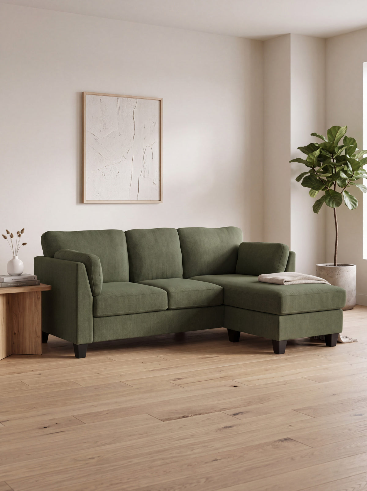 Sofa sectionnel Nova TOCO Meubles vert en tissu côtelé avec méridienne dans un salon moderne et lumineux