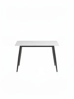 Table de salle à manger Adria par TOCO Meubles avec plateau rectangulaire effet marbre blanc et pieds noirs inclinés