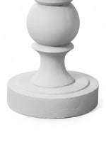 Base ronde et pied sculpté de la table d'appoint blanche Apolo de TOCO Meubles en oxyde de magnésium