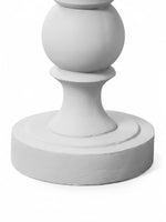 Base ronde et pied sculpté de la table d'appoint blanche Apolo de TOCO Meubles en oxyde de magnésium