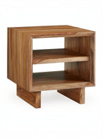 Table d'appoint carrée Sonni par TOCO Meubles en bois massif brun avec deux niveaux de rangement ouverts