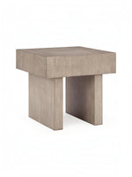 Table d'appoint Elaina par TOCO Meubles en bois clair avec un design minimaliste et une base robuste