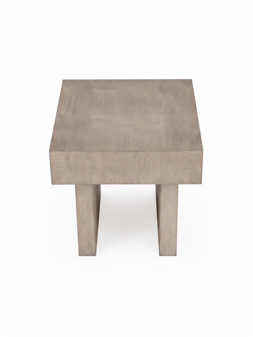 Table d'appoint Elaina par TOCO Meubles en bois clair avec un design minimaliste et une finition texturée