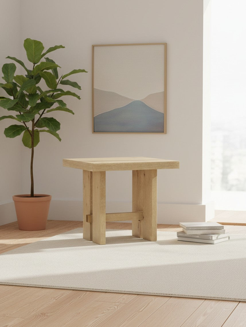 Table d'appoint Kyo en bois clair de TOCO Meubles dans un salon minimaliste avec une plante et un cadre mural