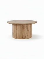 Table d'appoint TOCO Meubles Monclair ronde en bois clair avec base cylindrique cannelée au design organique