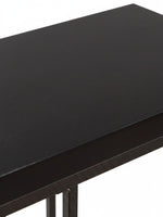 Table d'appoint Greg par TOCO Meubles avec plateau brun espresso effet bois et base en métal noir