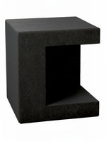 Table d'appoint TOCO Meubles Jupiter noire en oxyde de magnésium avec niche de rangement, design cubique moderne.