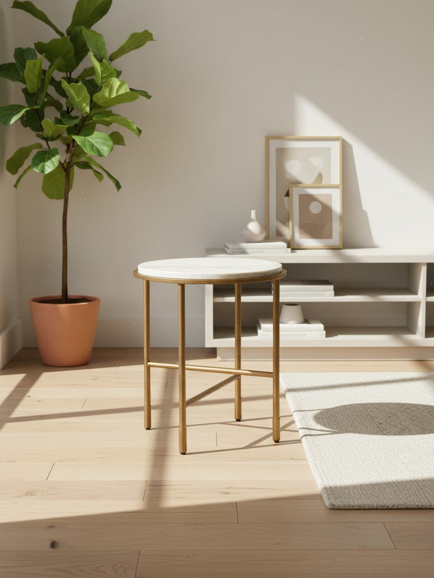 Table d'appoint ronde Alby TOCO Meubles avec plateau en marbre blanc et structure fine en métal doré