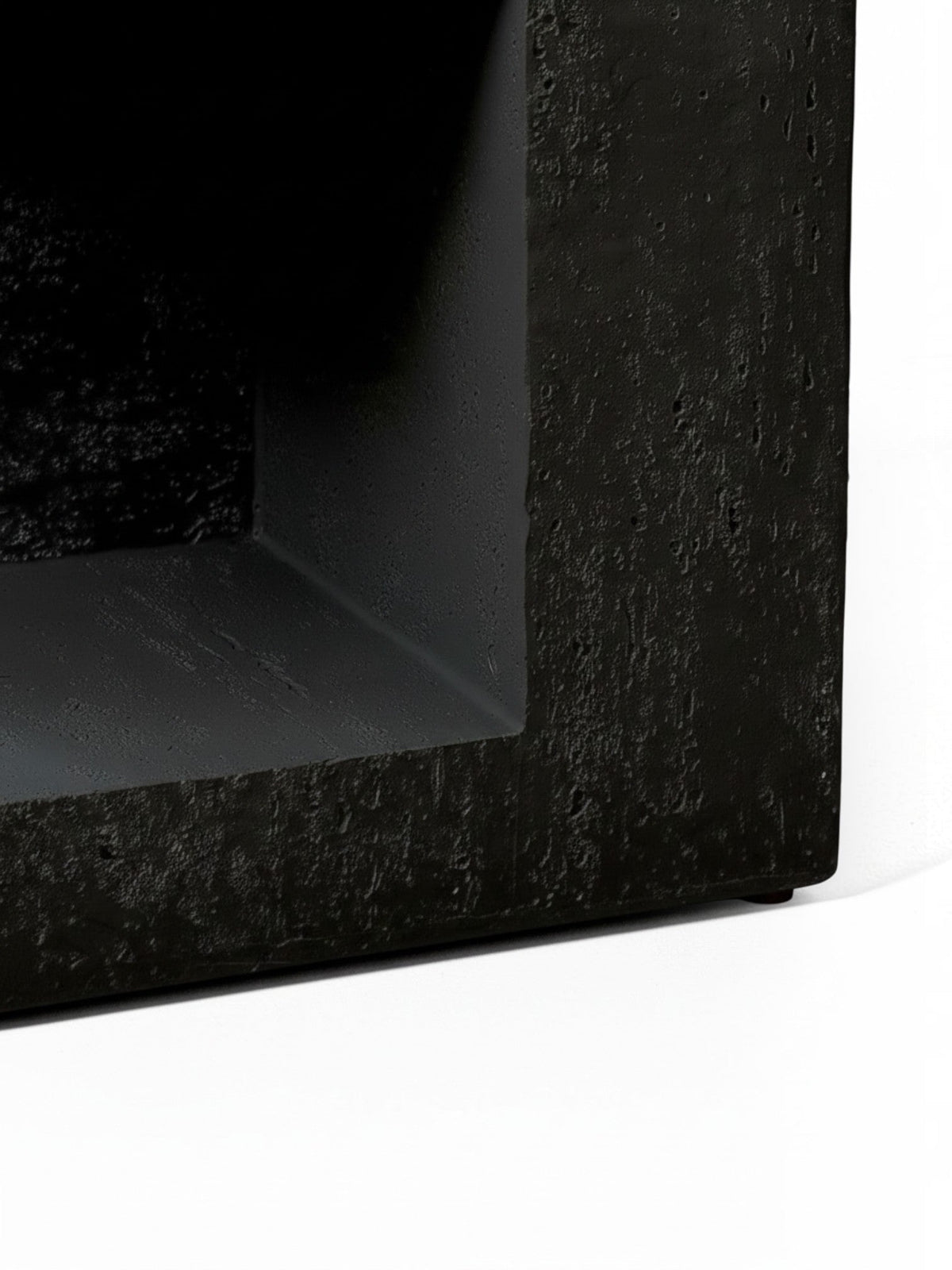 Table d'appoint TOCO Meubles Jupiter noire en oxyde de magnésium avec texture effet béton et tablette de rangement
