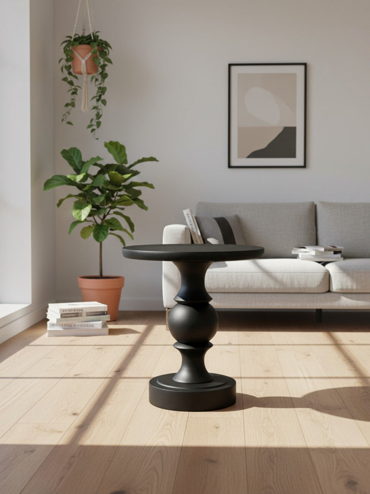 Table d'appoint noire TOCO Meubles en oxyde de magnésium au design sculptural dans un salon lumineux