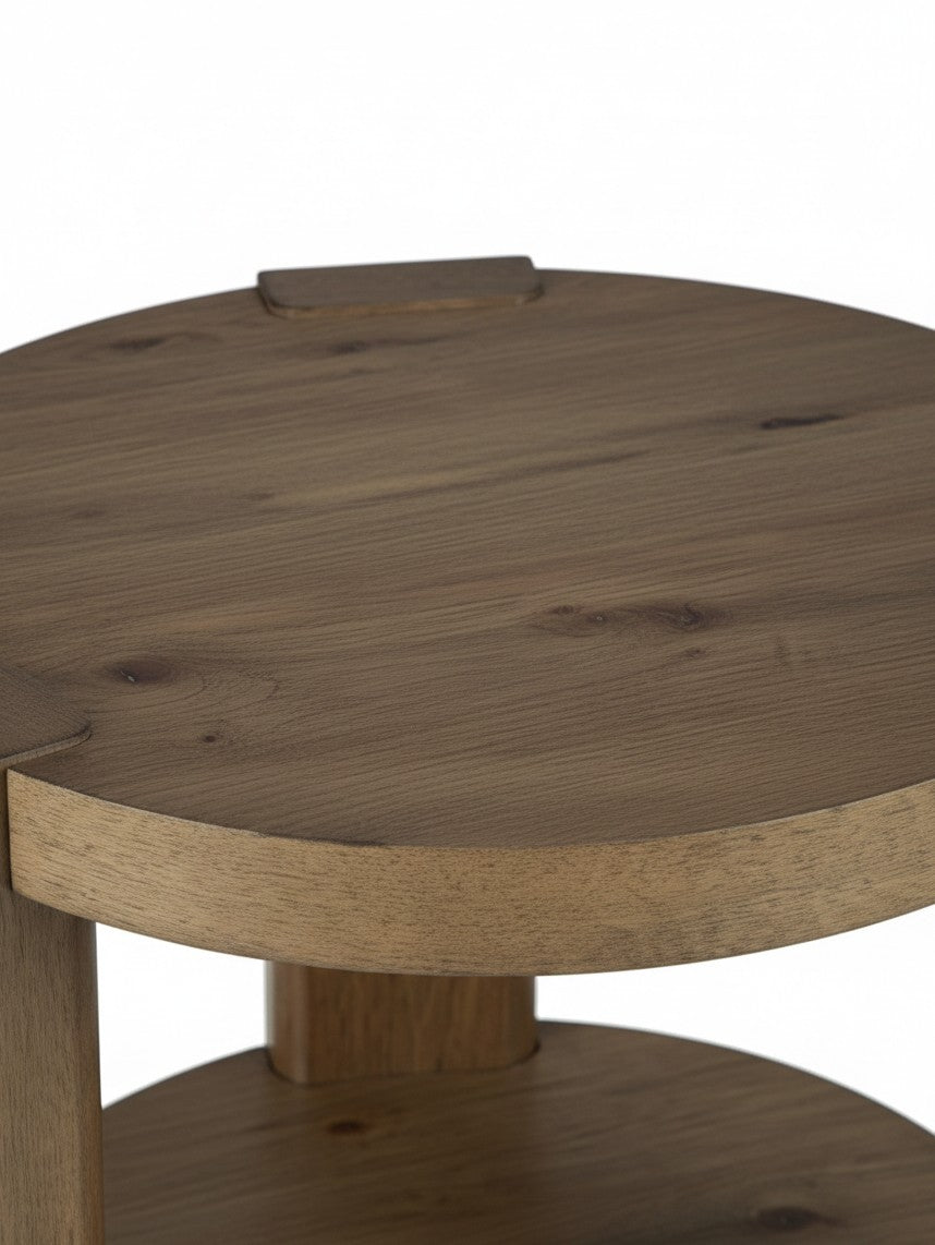 Table d'appoint ronde Flano par TOCO Meubles en bois brun clair avec plateau texturé et détails de menuiserie