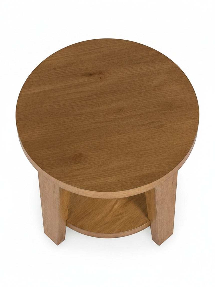 Table d'appoint ronde Tila par TOCO Meubles en bois brun clair avec tablette inférieure vue de dessus