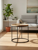 Table d'appoint ronde Nora de TOCO Meubles avec plateau en bois naturel et structure fine en métal noir