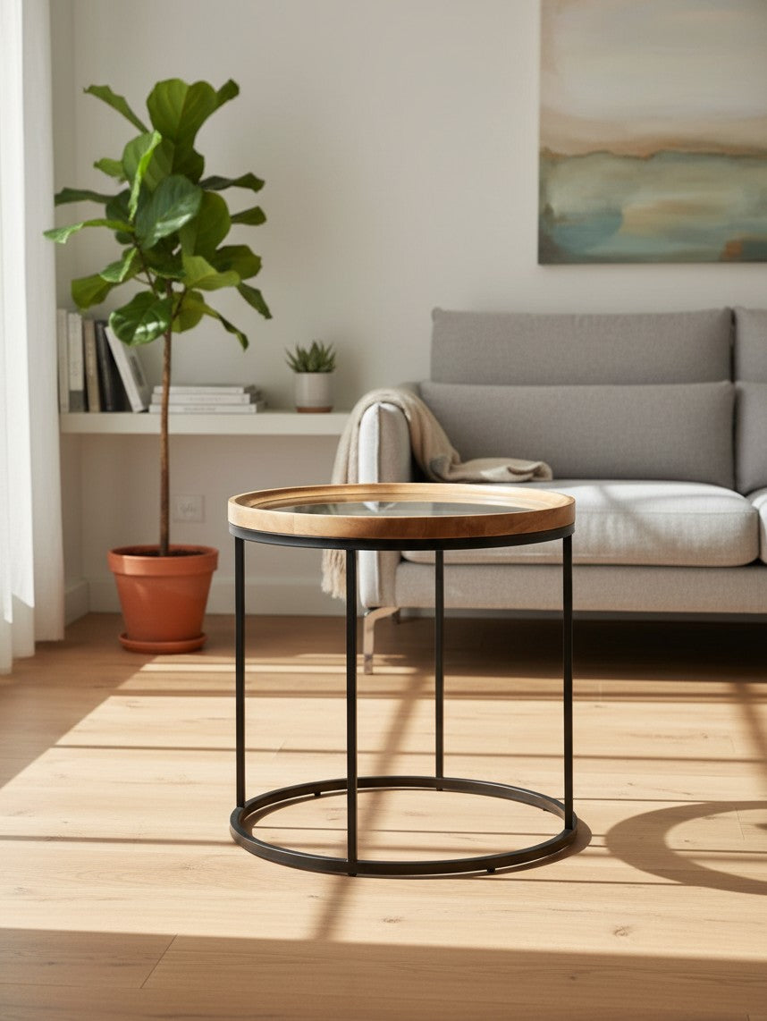 Table d'appoint ronde Nora de TOCO Meubles avec plateau en bois naturel et structure fine en métal noir
