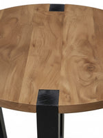 Table d'appoint ronde Annie par TOCO Meubles en bois naturel avec détails et pieds en métal noir