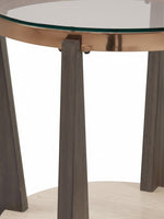 Table d'appoint ronde Fraza TOCO Meubles avec plateau en verre, bordure en métal cuivré et pieds en bois gris