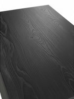Gros plan sur la texture en bois massif hickory fumé de la table basse Transformer TOCO Meubles