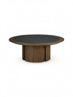 Table basse ronde Donta par TOCO Meubles avec plateau en bois foncé et centre noir mat sur pied cylindrique robuste