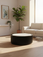 Table basse ronde Rayma par TOCO Meubles avec plateau en marbre blanc et base cylindrique noire cannelée
