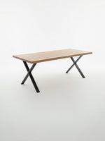 Table de salle à manger Natura TOCO Meubles avec plateau en bois naturel et pieds en métal noir en forme de X